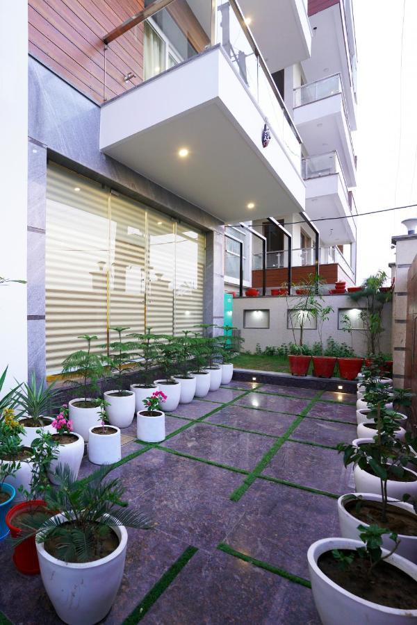 Lime Tree Hotel Pulkit Gurgaon-Artemis Hospital, Nearest Metro Huda City Centre エクステリア 写真